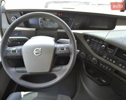 Синий Вольво FH 13, объемом двигателя 12.7 л и пробегом 208 тыс. км за 76999 $, фото 1 на Automoto.ua