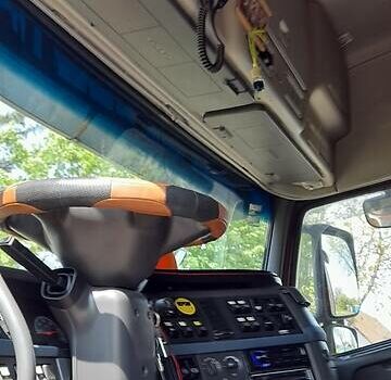 Оранжевый Вольво FH 13, объемом двигателя 13 л и пробегом 1000 тыс. км за 17700 $, фото 4 на Automoto.ua