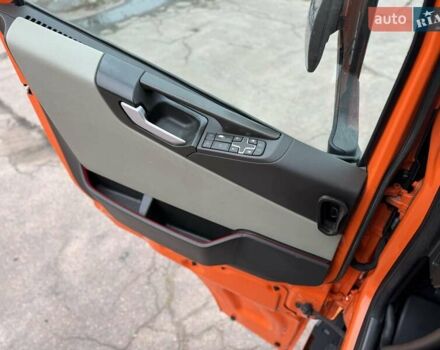 Оранжевый Вольво FH 13, объемом двигателя 12.9 л и пробегом 599 тыс. км за 40060 $, фото 37 на Automoto.ua