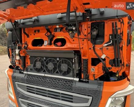 Оранжевый Вольво FH 13, объемом двигателя 12.9 л и пробегом 599 тыс. км за 40060 $, фото 41 на Automoto.ua