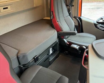 Оранжевый Вольво FH 13, объемом двигателя 12.9 л и пробегом 599 тыс. км за 40060 $, фото 46 на Automoto.ua