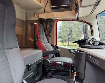 Оранжевый Вольво FH 13, объемом двигателя 12.9 л и пробегом 599 тыс. км за 40060 $, фото 42 на Automoto.ua