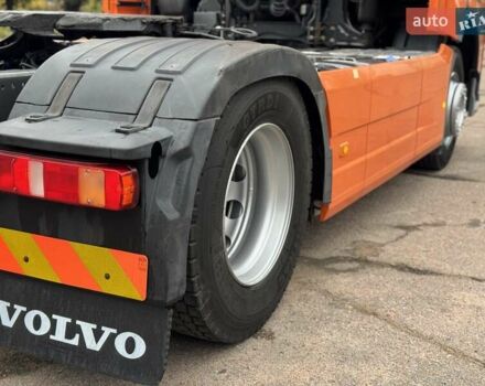 Оранжевый Вольво FH 13, объемом двигателя 12.9 л и пробегом 599 тыс. км за 40060 $, фото 21 на Automoto.ua