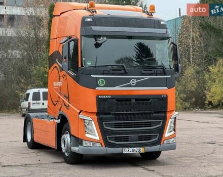 Оранжевый Вольво FH 13, объемом двигателя 12.9 л и пробегом 599 тыс. км за 40060 $, фото 2 на Automoto.ua