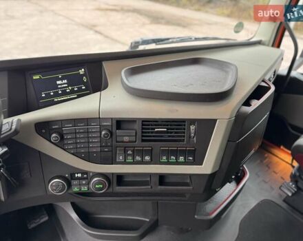 Оранжевый Вольво FH 13, объемом двигателя 12.9 л и пробегом 599 тыс. км за 40060 $, фото 30 на Automoto.ua