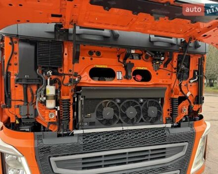 Оранжевый Вольво FH 13, объемом двигателя 12.9 л и пробегом 599 тыс. км за 40060 $, фото 39 на Automoto.ua