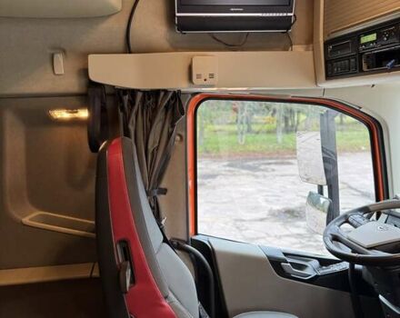 Оранжевый Вольво FH 13, объемом двигателя 12.9 л и пробегом 599 тыс. км за 40060 $, фото 45 на Automoto.ua