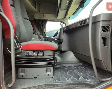 Оранжевый Вольво FH 13, объемом двигателя 12.8 л и пробегом 822 тыс. км за 44777 $, фото 32 на Automoto.ua