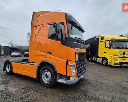 Оранжевый Вольво FH 13, объемом двигателя 12.8 л и пробегом 822 тыс. км за 44777 $, фото 1 на Automoto.ua