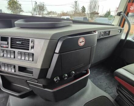 Оранжевый Вольво FH 13, объемом двигателя 12.8 л и пробегом 822 тыс. км за 44777 $, фото 24 на Automoto.ua