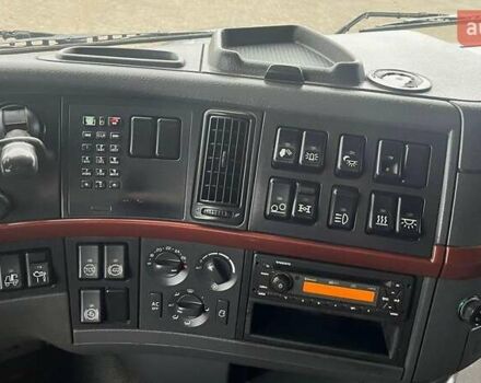 Черный Вольво FH 16, объемом двигателя 16 л и пробегом 122 тыс. км за 42000 $, фото 32 на Automoto.ua