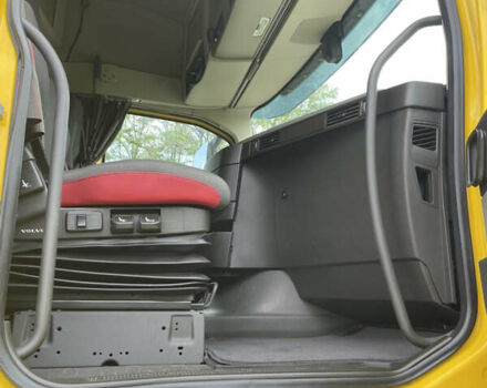 Желтый Вольво FH 16, объемом двигателя 12.78 л и пробегом 860 тыс. км за 28500 $, фото 6 на Automoto.ua