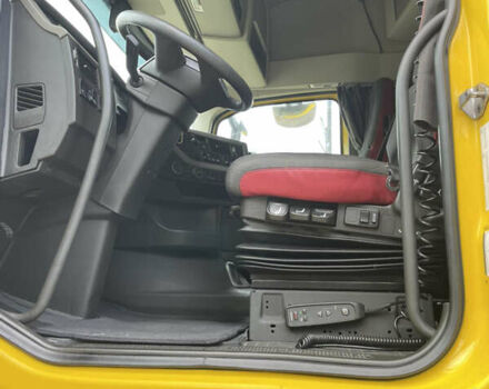 Желтый Вольво FH 16, объемом двигателя 12.78 л и пробегом 860 тыс. км за 28500 $, фото 7 на Automoto.ua