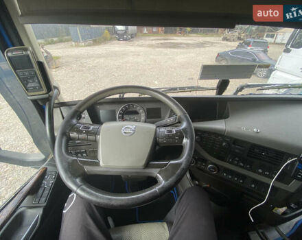 Синий Вольво FH 16, объемом двигателя 12.8 л и пробегом 200 тыс. км за 31000 $, фото 9 на Automoto.ua