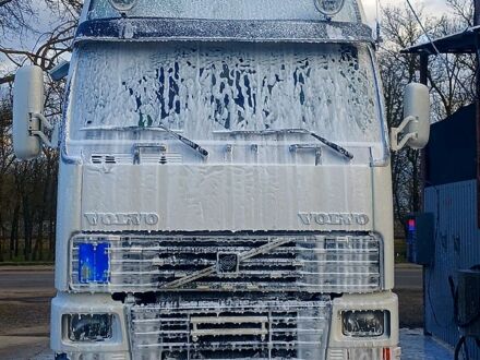 Белый Вольво ФХ, объемом двигателя 13.8 л и пробегом 400 тыс. км за 4500 $, фото 1 на Automoto.ua