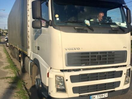 Белый Вольво ФХ, объемом двигателя 10 л и пробегом 999 тыс. км за 18000 $, фото 1 на Automoto.ua