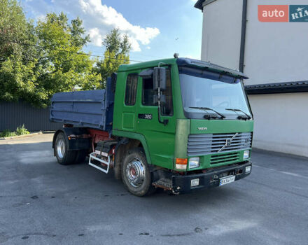 Зеленый Вольво FL 10, объемом двигателя 9.6 л и пробегом 795 тыс. км за 9700 $, фото 8 на Automoto.ua