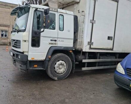 Белый Вольво FL 6, объемом двигателя 5.48 л и пробегом 300 тыс. км за 12000 $, фото 1 на Automoto.ua