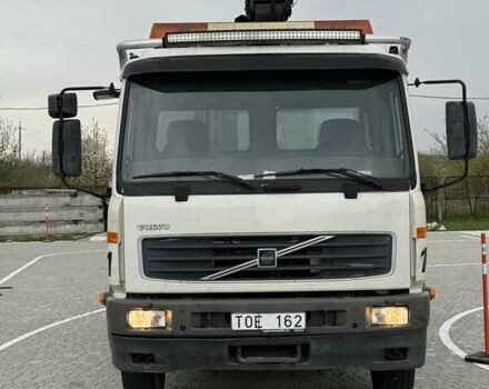 Белый Вольво FL 6, объемом двигателя 5.5 л и пробегом 185 тыс. км за 38000 $, фото 1 на Automoto.ua