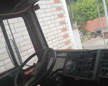 Красный Вольво FL 6, объемом двигателя 6 л и пробегом 439 тыс. км за 8500 $, фото 5 на Automoto.ua