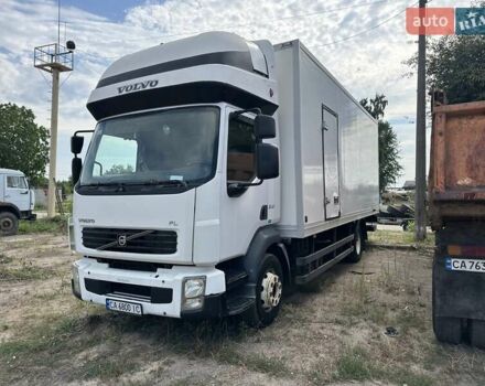 Белый Вольво FL 7, объемом двигателя 7.2 л и пробегом 701 тыс. км за 18000 $, фото 2 на Automoto.ua