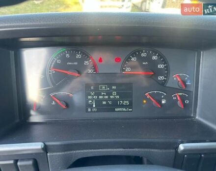 Білий Вольво FM 11, об'ємом двигуна 10.8 л та пробігом 609 тис. км за 19900 $, фото 5 на Automoto.ua