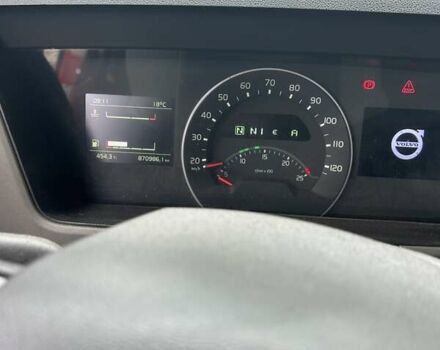 Красный Вольво FM 11, объемом двигателя 10.8 л и пробегом 869 тыс. км за 22500 $, фото 4 на Automoto.ua