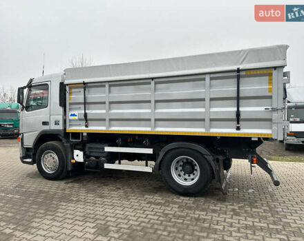 Серый Вольво ФМ 12, объемом двигателя 10.84 л и пробегом 893 тыс. км за 32996 $, фото 2 на Automoto.ua