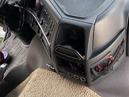 Білий Вольво FM 13, об'ємом двигуна 12.8 л та пробігом 855 тис. км за 11990 $, фото 5 на Automoto.ua