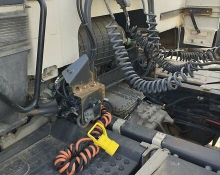 Белый Вольво FM 13, объемом двигателя 10.84 л и пробегом 700 тыс. км за 23000 $, фото 3 на Automoto.ua