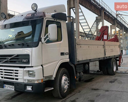 Белый Вольво FM 7, объемом двигателя 6.7 л и пробегом 895 тыс. км за 23000 $, фото 2 на Automoto.ua