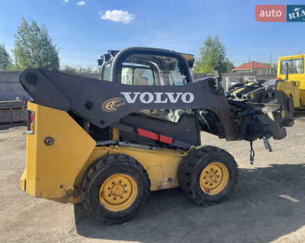Желтый Вольво MC 70B, объемом двигателя 4.5 л и пробегом 4 тыс. км за 41000 $, фото 6 на Automoto.ua