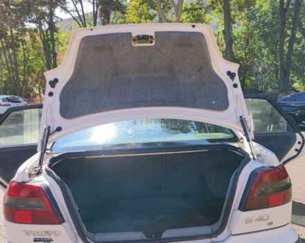 Белый Вольво С40, объемом двигателя 1 л и пробегом 250 тыс. км за 1400 $, фото 6 на Automoto.ua