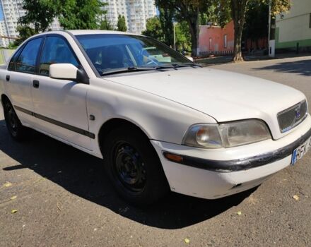 Белый Вольво С40, объемом двигателя 1 л и пробегом 250 тыс. км за 1400 $, фото 1 на Automoto.ua