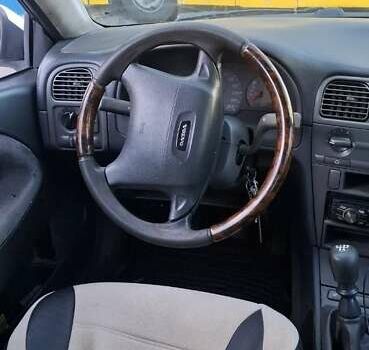 Белый Вольво С40, объемом двигателя 1.8 л и пробегом 350 тыс. км за 1600 $, фото 1 на Automoto.ua