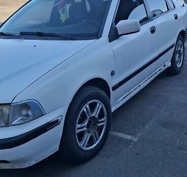 Белый Вольво С40, объемом двигателя 1.8 л и пробегом 350 тыс. км за 1600 $, фото 3 на Automoto.ua