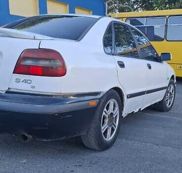 Белый Вольво С40, объемом двигателя 1.8 л и пробегом 350 тыс. км за 1600 $, фото 10 на Automoto.ua