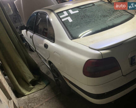 Белый Вольво С40, объемом двигателя 2 л и пробегом 295 тыс. км за 1800 $, фото 1 на Automoto.ua