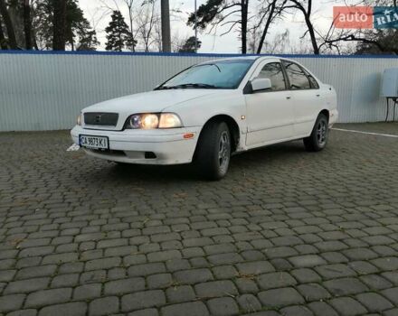 Білий Вольво S40, об'ємом двигуна 1.73 л та пробігом 356 тис. км за 1800 $, фото 4 на Automoto.ua