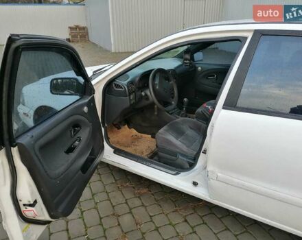 Білий Вольво S40, об'ємом двигуна 1.73 л та пробігом 356 тис. км за 1800 $, фото 6 на Automoto.ua