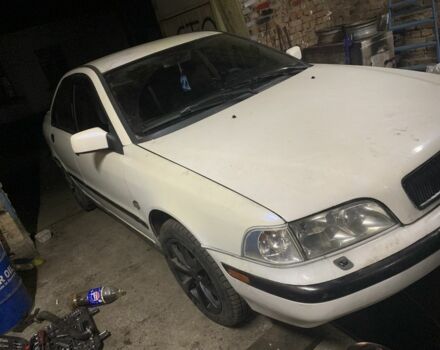 Белый Вольво С40, объемом двигателя 2 л и пробегом 294 тыс. км за 1800 $, фото 1 на Automoto.ua