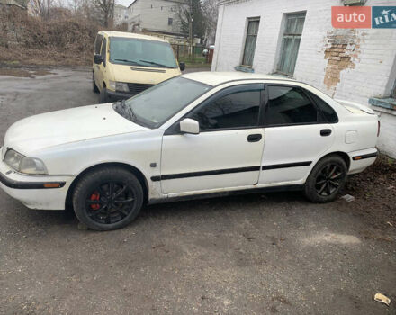 Белый Вольво С40, объемом двигателя 2 л и пробегом 295 тыс. км за 1800 $, фото 6 на Automoto.ua