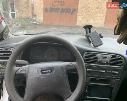 Белый Вольво С40, объемом двигателя 2 л и пробегом 295 тыс. км за 1800 $, фото 4 на Automoto.ua
