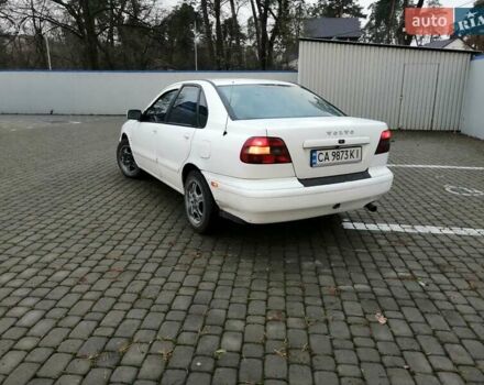 Білий Вольво S40, об'ємом двигуна 1.73 л та пробігом 356 тис. км за 1800 $, фото 3 на Automoto.ua