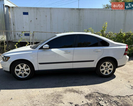 Вольво С40 2006 в Киеве на Automoto.ua Белый Вольво С40, объемом двигателя 2 л и пробегом 265 тыс. км за 6000 $, фото 2 на Automoto.ua