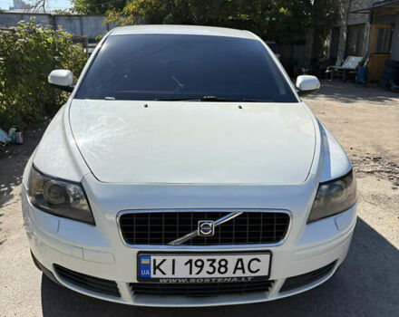 Вольво С40 2006 в Киеве на Automoto.ua Белый Вольво С40, объемом двигателя 2 л и пробегом 265 тыс. км за 6000 $, фото 1 на Automoto.ua