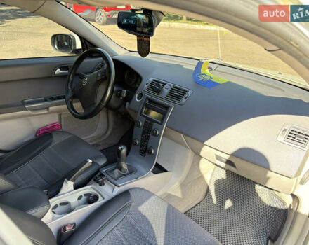 Вольво С40 2006 в Киеве на Automoto.ua Белый Вольво С40, объемом двигателя 2 л и пробегом 265 тыс. км за 6000 $, фото 11 на Automoto.ua