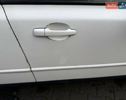 Белый Вольво С40, объемом двигателя 1.6 л и пробегом 140 тыс. км за 4800 $, фото 1 на Automoto.ua