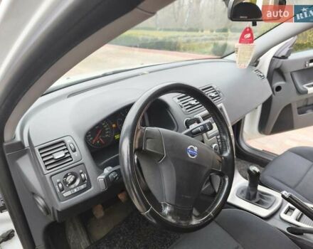 Белый Вольво С40, объемом двигателя 1.6 л и пробегом 188 тыс. км за 6999 $, фото 15 на Automoto.ua