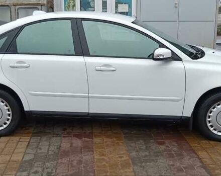 Белый Вольво С40, объемом двигателя 1.6 л и пробегом 211 тыс. км за 7000 $, фото 2 на Automoto.ua